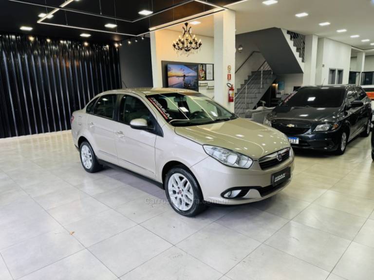 FIAT - SIENA - 2015/2015 - Bege - R$ 45.900,00