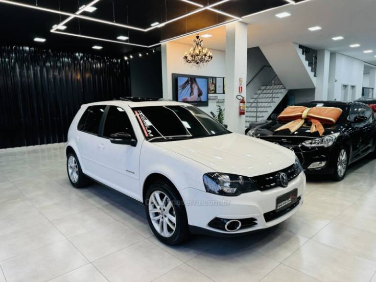 VOLKSWAGEN - GOLF - 2014/2014 - Branca - R$ 65.900,00