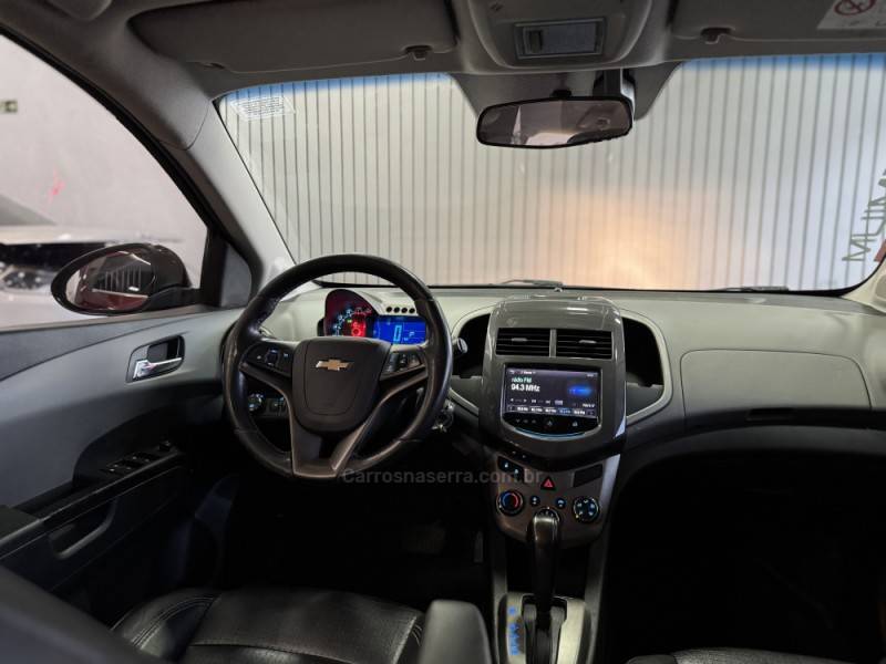 CHEVROLET - SONIC - 2014/2014 - Vermelha - R$ 45.900,00