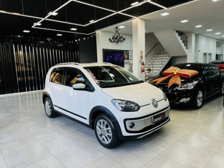 VOLKSWAGEN - UP - 2016/2016 - Branca - R$ 55.900,00