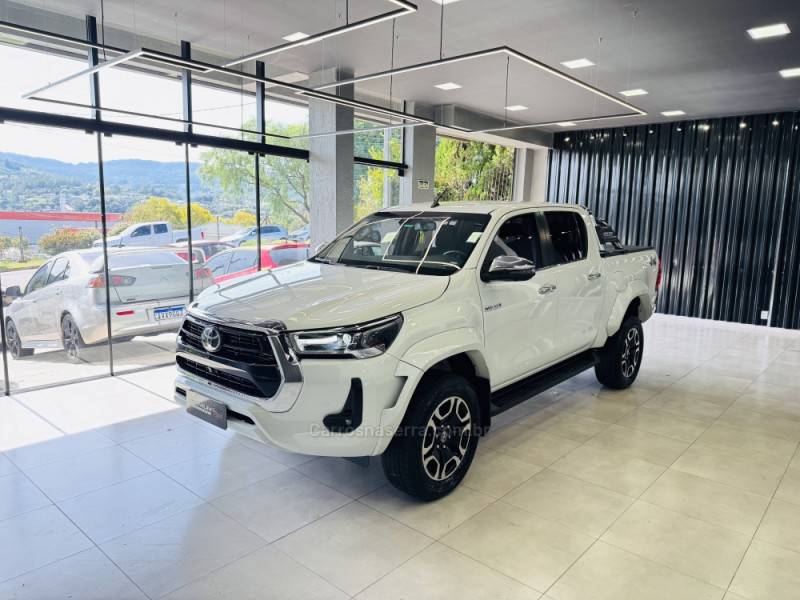 TOYOTA - HILUX - 2024/2024 - Branca - R$ 310.000,00