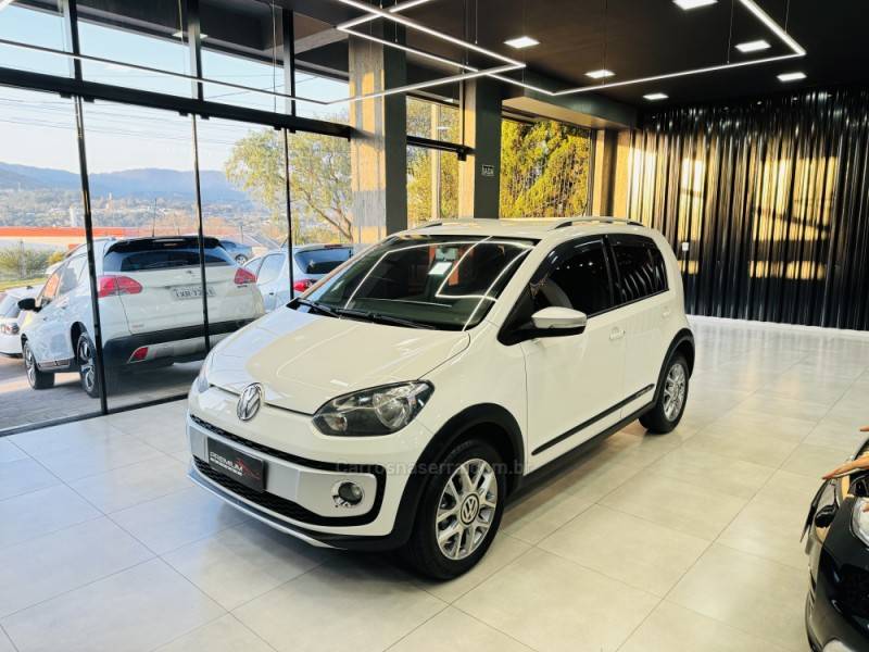 VOLKSWAGEN - UP - 2016/2016 - Branca - R$ 55.900,00
