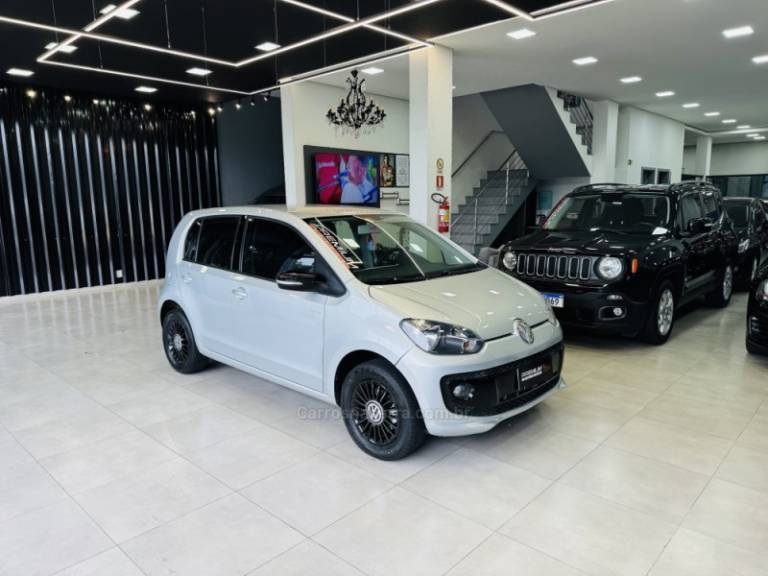 VOLKSWAGEN - UP - 2017/2017 - Prata - R$ 59.900,00