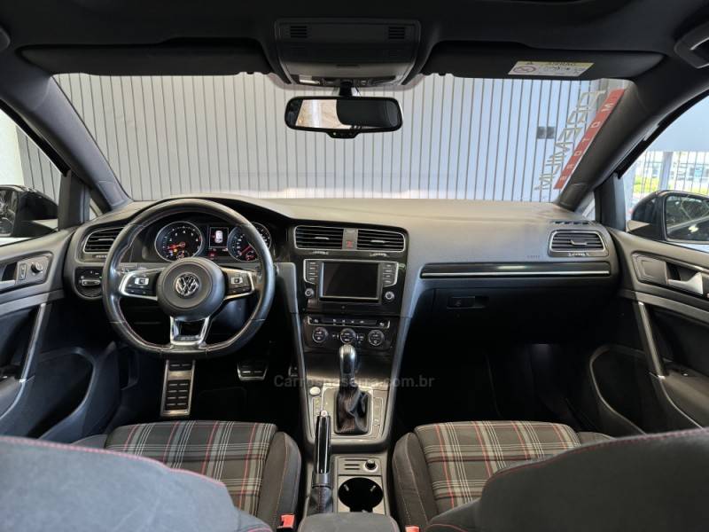 VOLKSWAGEN - GOLF - 2016/2016 - Preta - R$ 145.900,00