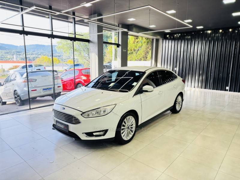 FORD - FOCUS - 2016/2016 - Branca - R$ 65.900,00