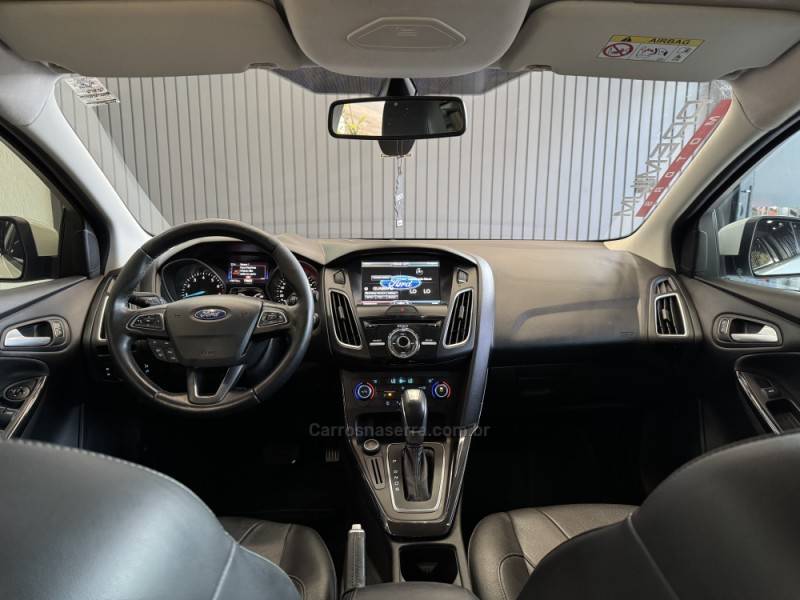 FORD - FOCUS - 2016/2016 - Branca - R$ 65.900,00