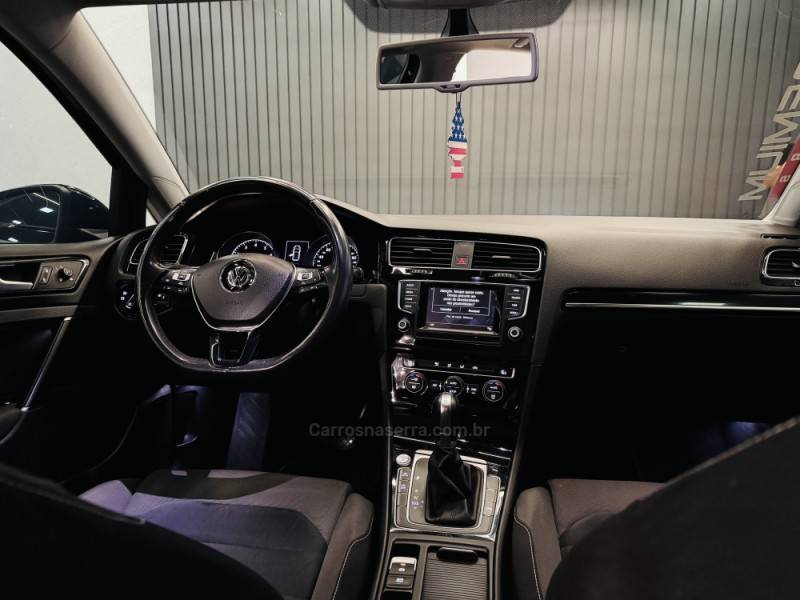 VOLKSWAGEN - GOLF - 2014/2014 - Preta - R$ 75.900,00