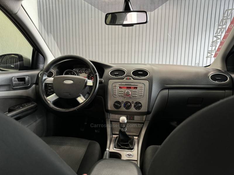 FORD - FOCUS - 2011/2011 - Branca - R$ 39.900,00