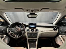 MERCEDES-BENZ - GLA 200 - 2016/2016 - Preta - R$ 122.900,00