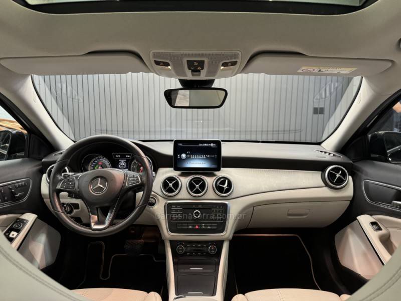 MERCEDES-BENZ - GLA 200 - 2016/2016 - Preta - R$ 122.900,00