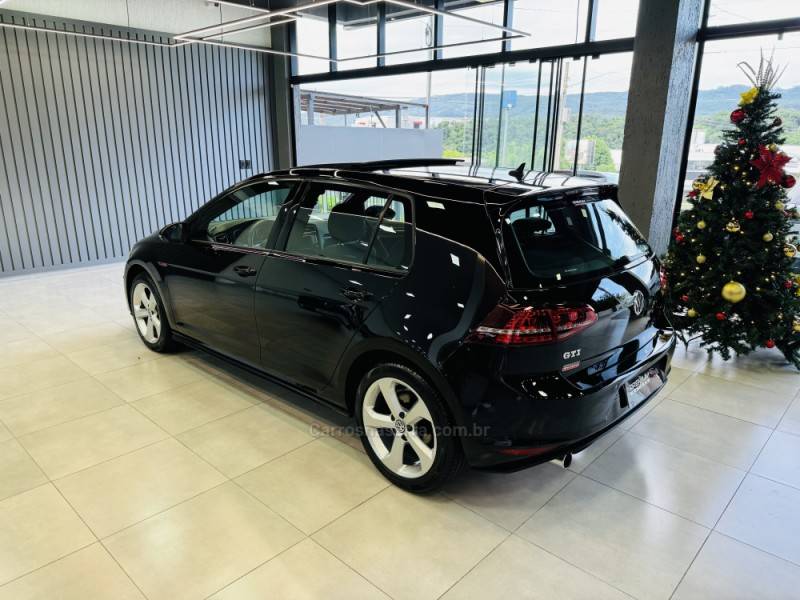 VOLKSWAGEN - GOLF - 2016/2016 - Preta - R$ 145.900,00