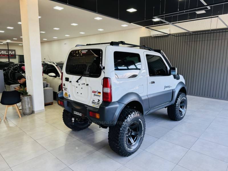 SUZUKI - JIMNY - 2015/2015 - Branca - R$ 75.900,00