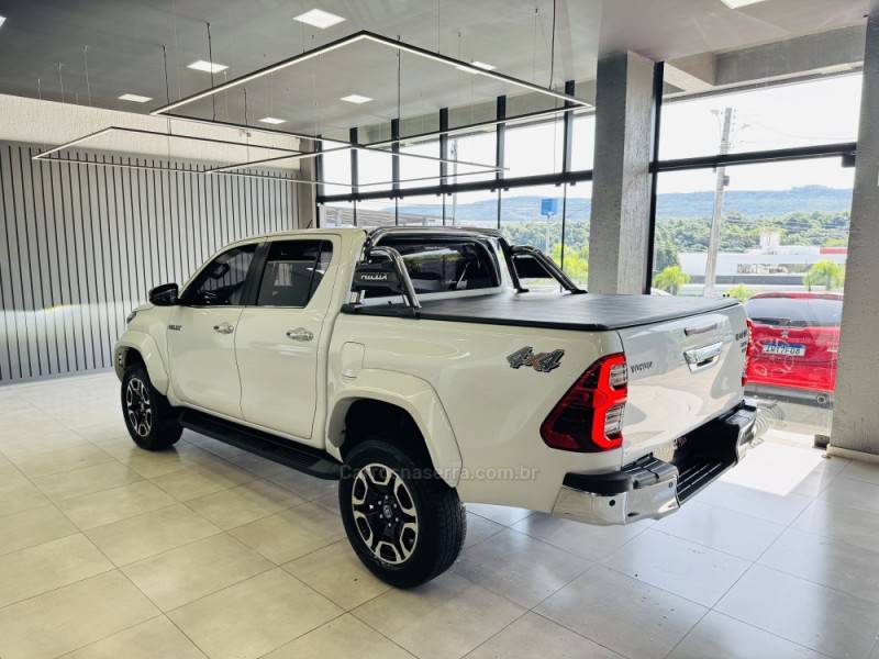 TOYOTA - HILUX - 2024/2024 - Branca - R$ 310.000,00