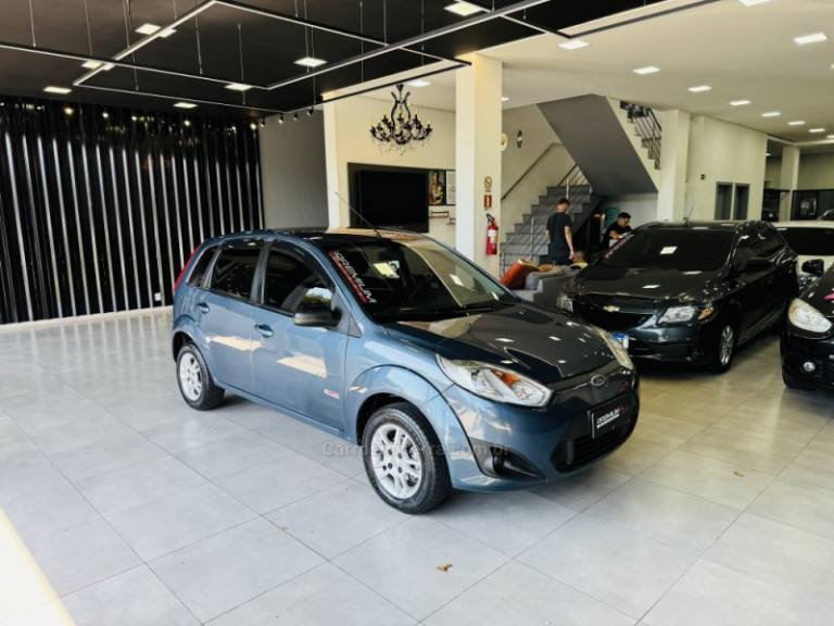 FORD - FIESTA - 2013/2013 - Azul - R$ 35.900,00