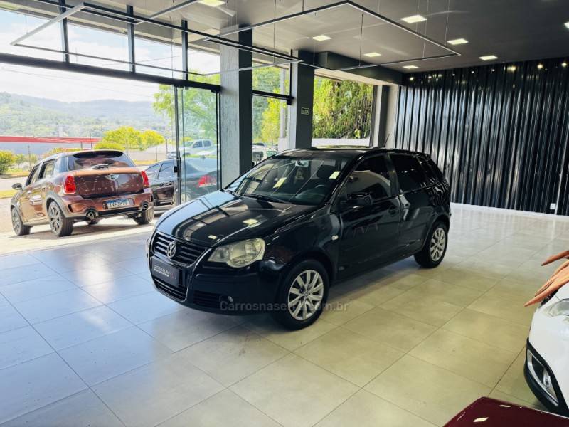 VOLKSWAGEN - POLO - 2008/2008 - Preta - R$ 35.900,00