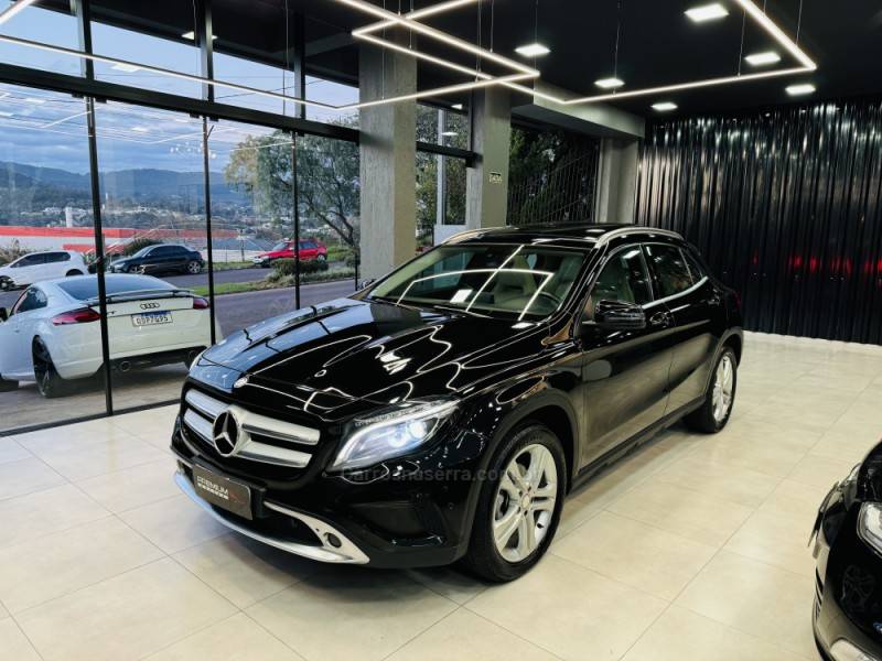 MERCEDES-BENZ - GLA 200 - 2016/2016 - Preta - R$ 122.900,00