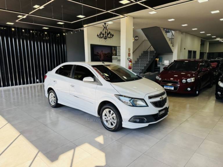 CHEVROLET - PRISMA - 2014/2014 - Branca - R$ 56.900,00