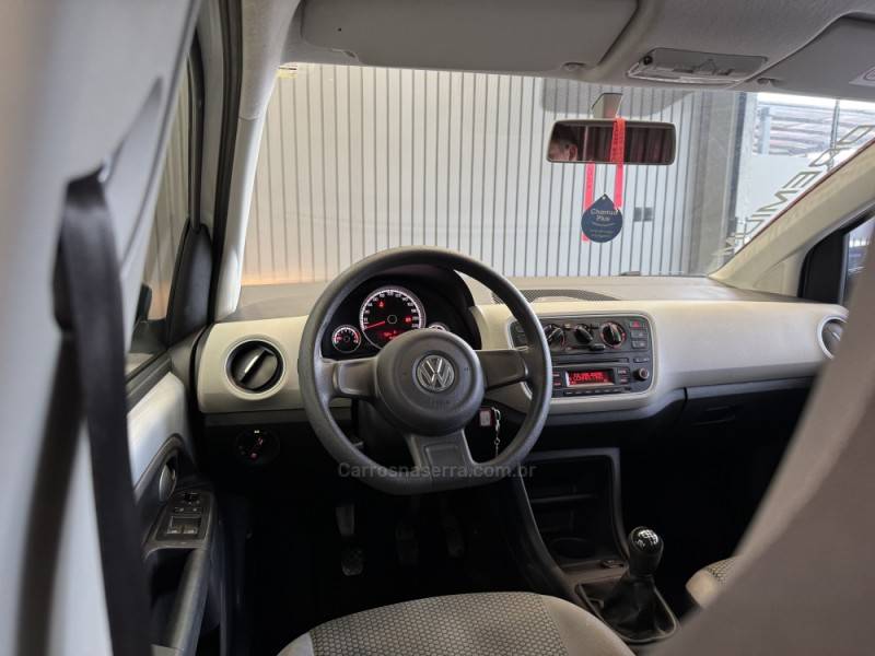 VOLKSWAGEN - UP - 2017/2017 - Prata - R$ 59.900,00