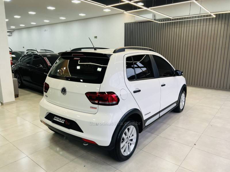 VOLKSWAGEN - FOX - 2017/2017 - Branca - R$ 55.900,00