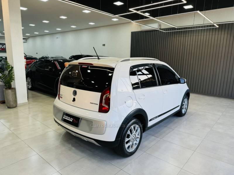 VOLKSWAGEN - UP - 2016/2016 - Branca - R$ 55.900,00