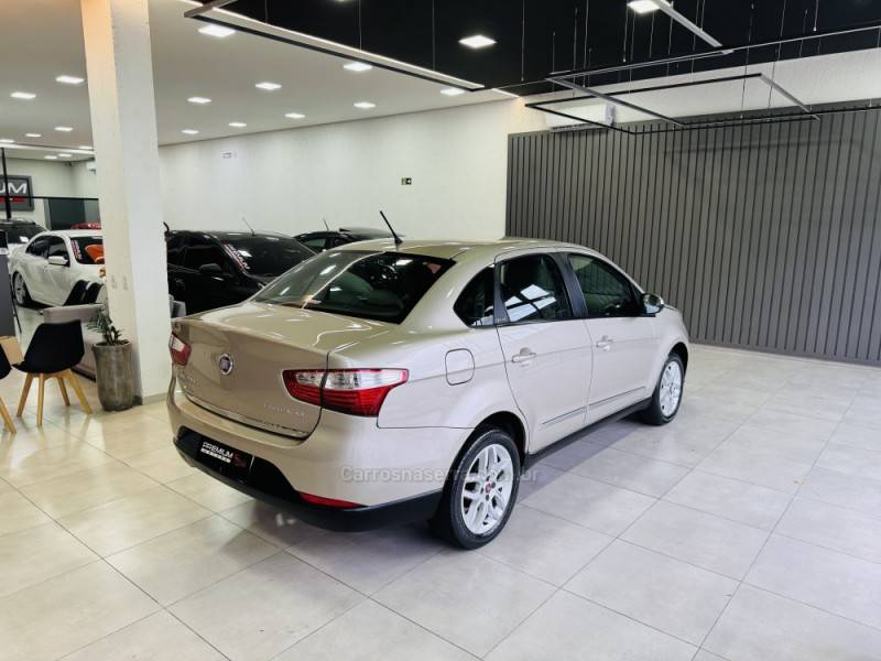 FIAT - SIENA - 2015/2015 - Bege - R$ 45.900,00
