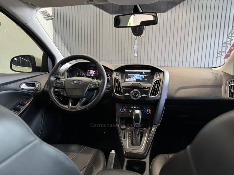 FORD - FOCUS - 2016/2016 - Branca - R$ 65.900,00