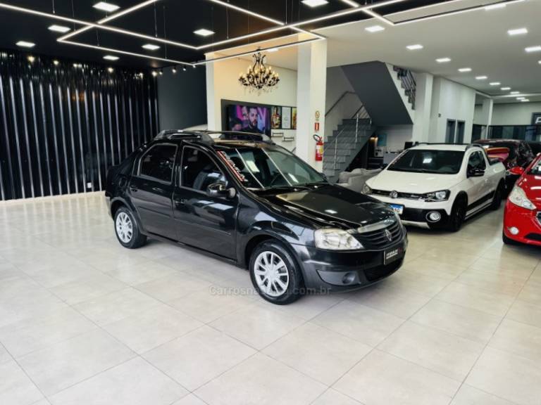 RENAULT - LOGAN - 2013/2013 - Preta - R$ 24.900,00