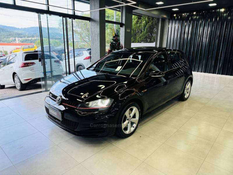 VOLKSWAGEN - GOLF - 2016/2016 - Preta - R$ 145.900,00