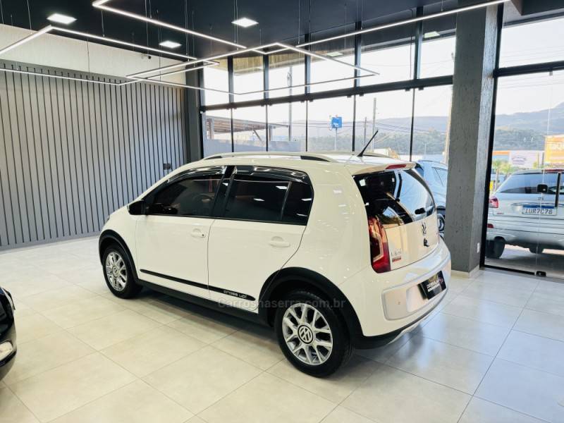 VOLKSWAGEN - UP - 2016/2016 - Branca - R$ 55.900,00