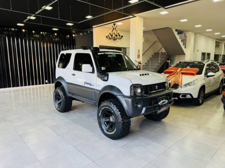 SUZUKI - JIMNY - 2015/2015 - Branca - R$ 75.900,00