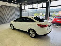 FORD - FOCUS - 2016/2016 - Branca - R$ 65.900,00