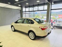 FIAT - SIENA - 2015/2015 - Bege - R$ 45.900,00