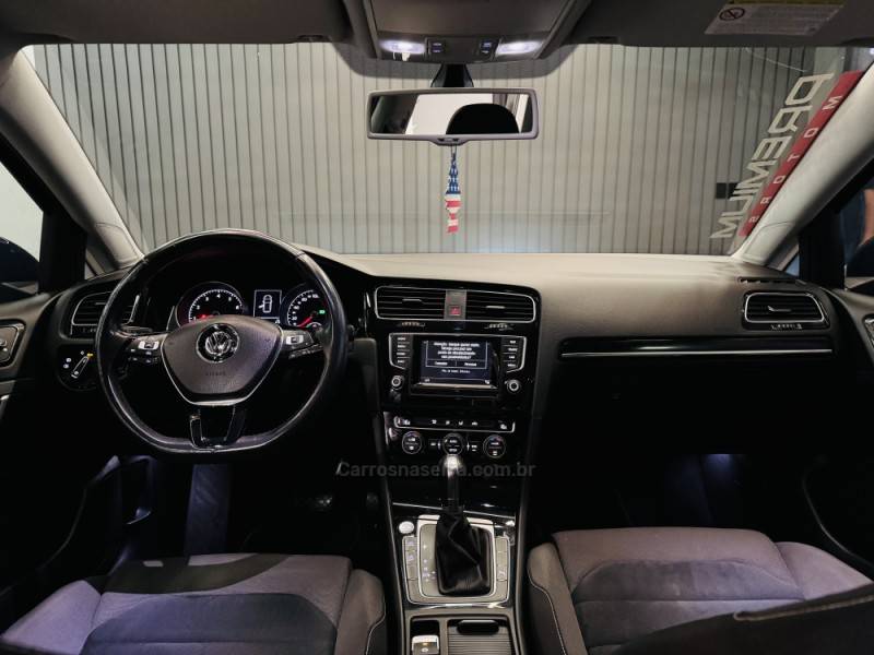 VOLKSWAGEN - GOLF - 2014/2014 - Preta - R$ 75.900,00