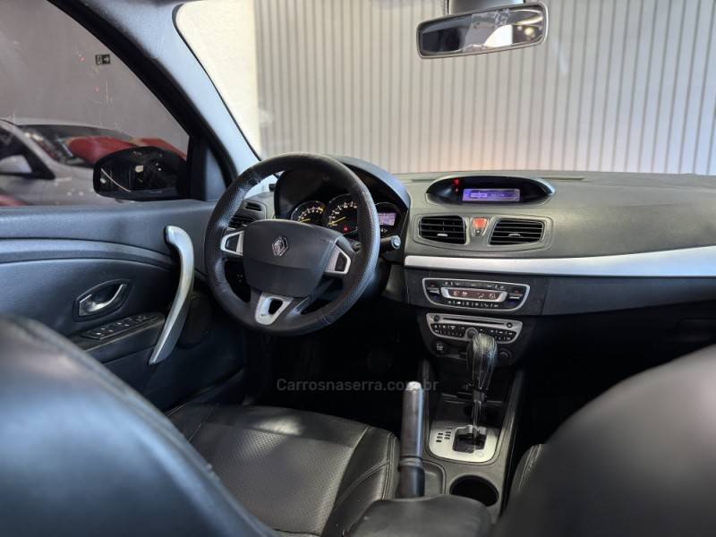 RENAULT - FLUENCE - 2012/2012 - Amarela - R$ 42.900,00