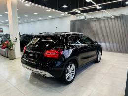 MERCEDES-BENZ - GLA 200 - 2016/2016 - Preta - R$ 122.900,00
