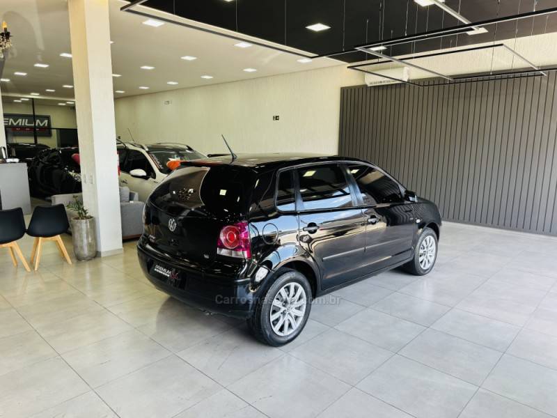 VOLKSWAGEN - POLO - 2008/2008 - Preta - R$ 35.900,00