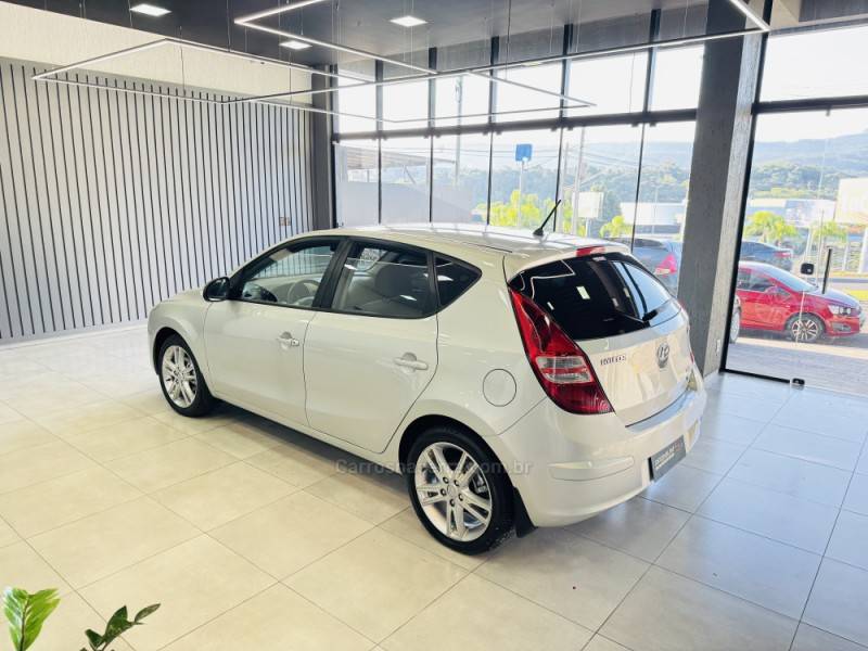 HYUNDAI - I30 - 2012/2012 - Prata - R$ 39.900,00