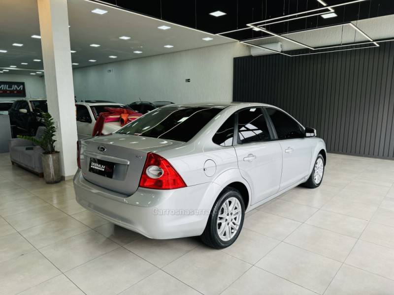 FORD - FOCUS - 2011/2011 - Branca - R$ 39.900,00