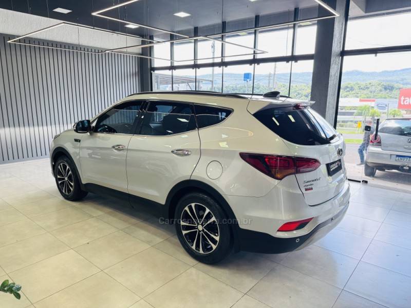 HYUNDAI - SANTA FÉ - 2019/2019 - Prata - R$ 139.900,00