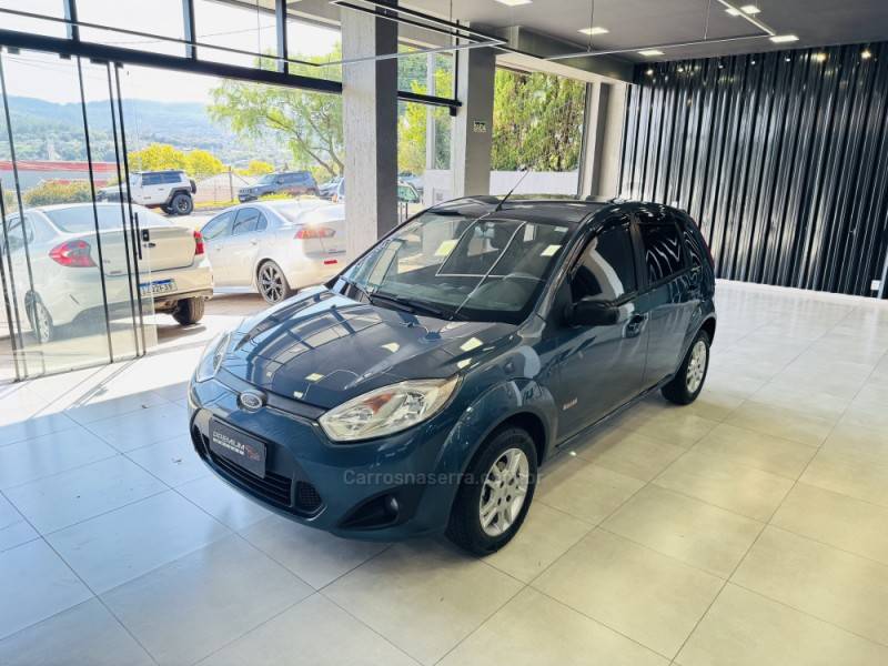 FORD - FIESTA - 2013/2013 - Azul - R$ 35.900,00
