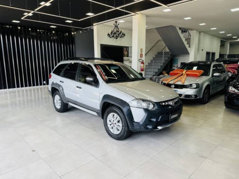 FIAT - PALIO - 2014/2014 - Prata - R$ 45.900,00