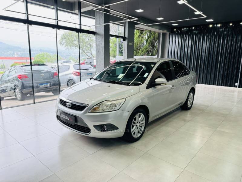 FORD - FOCUS - 2011/2011 - Branca - R$ 39.900,00