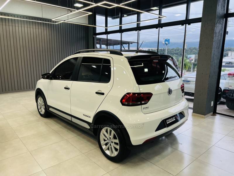 VOLKSWAGEN - FOX - 2017/2017 - Branca - R$ 55.900,00