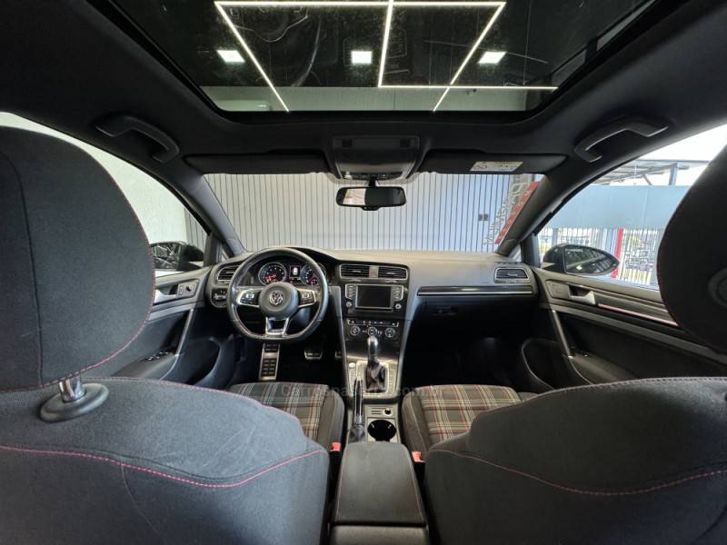 VOLKSWAGEN - GOLF - 2016/2016 - Preta - R$ 145.900,00