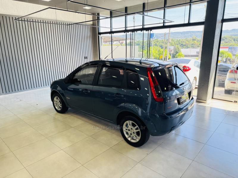 FORD - FIESTA - 2013/2013 - Azul - R$ 35.900,00