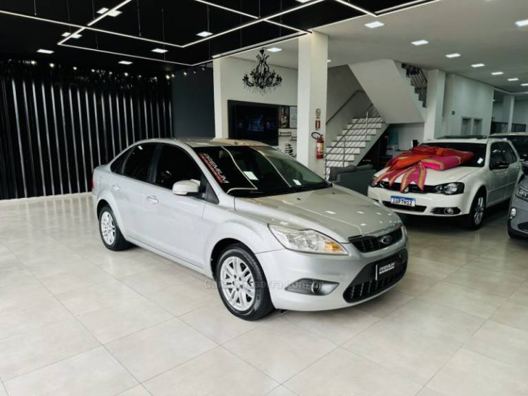 FORD - FOCUS - 2011/2011 - Branca - R$ 39.900,00