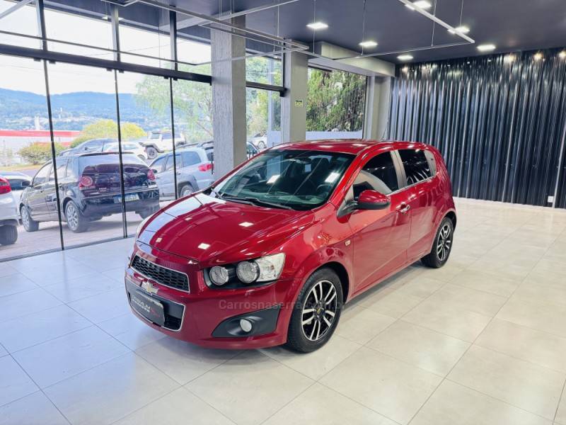 CHEVROLET - SONIC - 2014/2014 - Vermelha - R$ 45.900,00