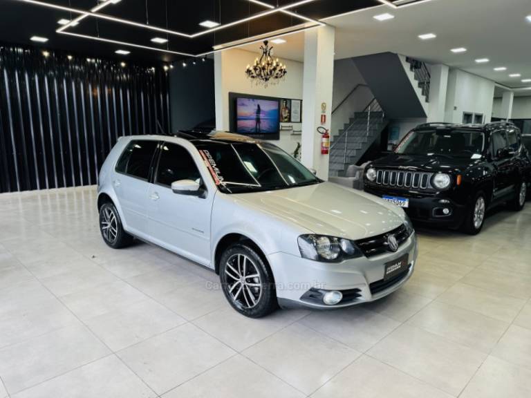 VOLKSWAGEN - GOLF - 2013/2013 - Prata - R$ 62.900,00